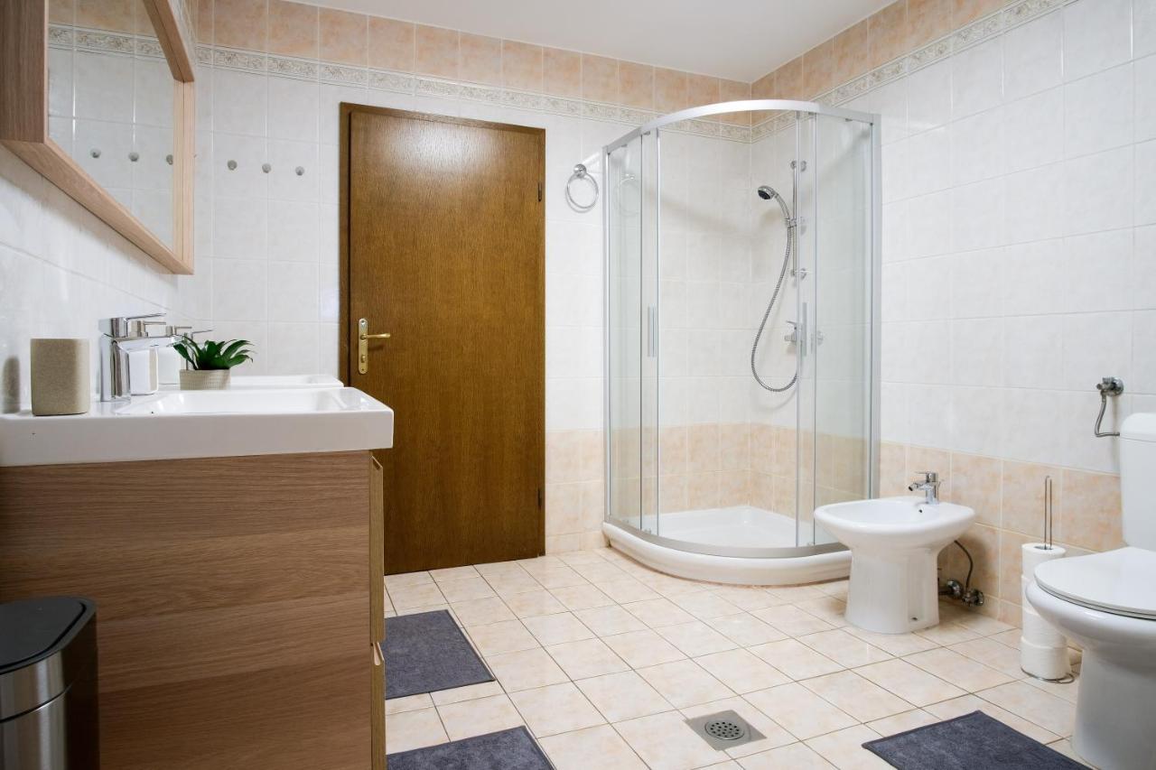 M16 Spacious And Bright Apartment Ljubljana Bagian luar foto